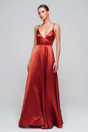 Robe longue formelle longue à bretelles spaghetti en satin rouge